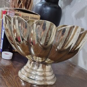 Luxurious Gold Fluted Decorative Bowl